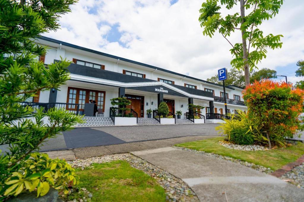 The Mansion Hotel Mabalacat Exterior photo