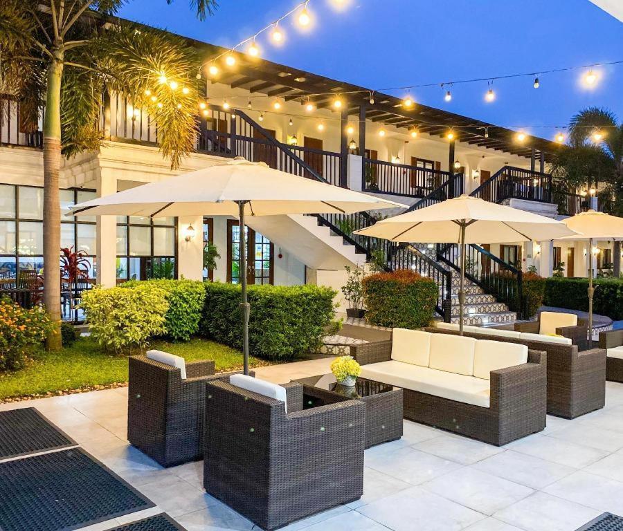 The Mansion Hotel Mabalacat Exterior photo