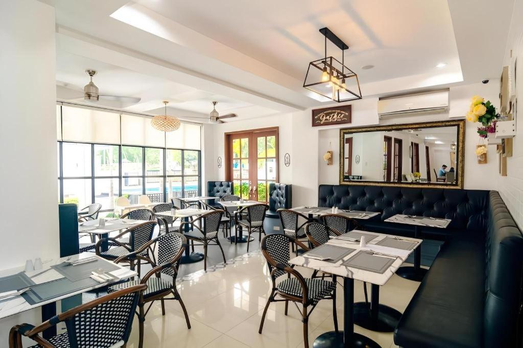 The Mansion Hotel Mabalacat Exterior photo