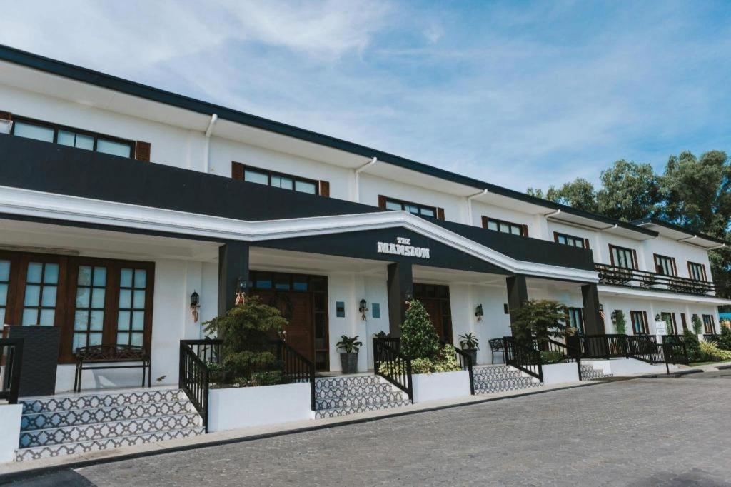 The Mansion Hotel Mabalacat Exterior photo