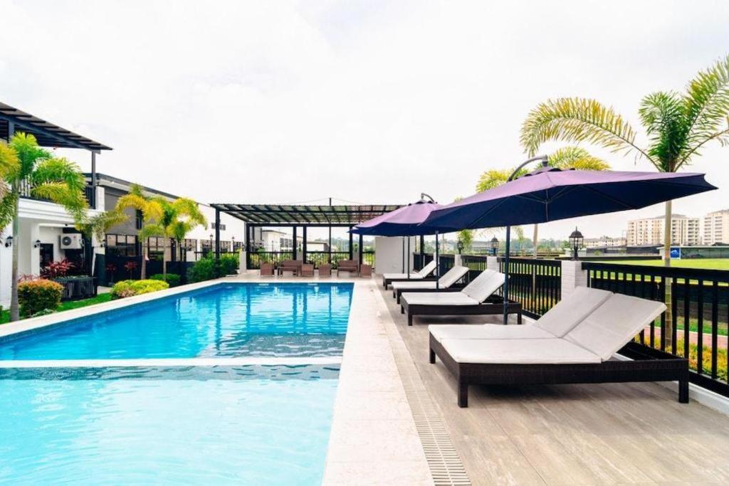 The Mansion Hotel Mabalacat Exterior photo