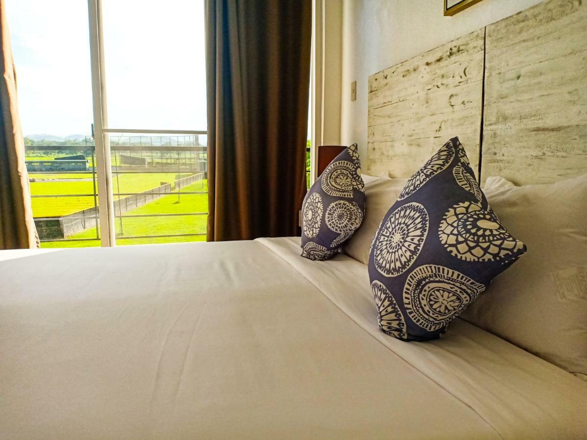 The Mansion Hotel Mabalacat Exterior photo