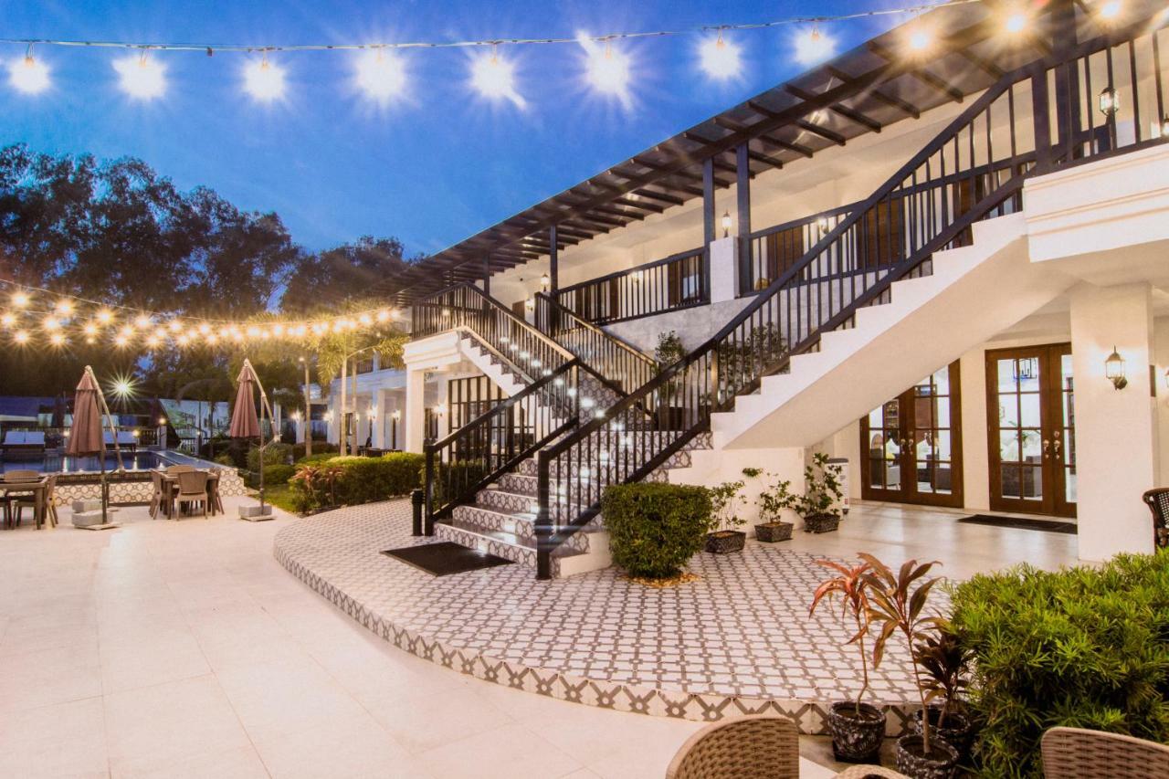 The Mansion Hotel Mabalacat Exterior photo
