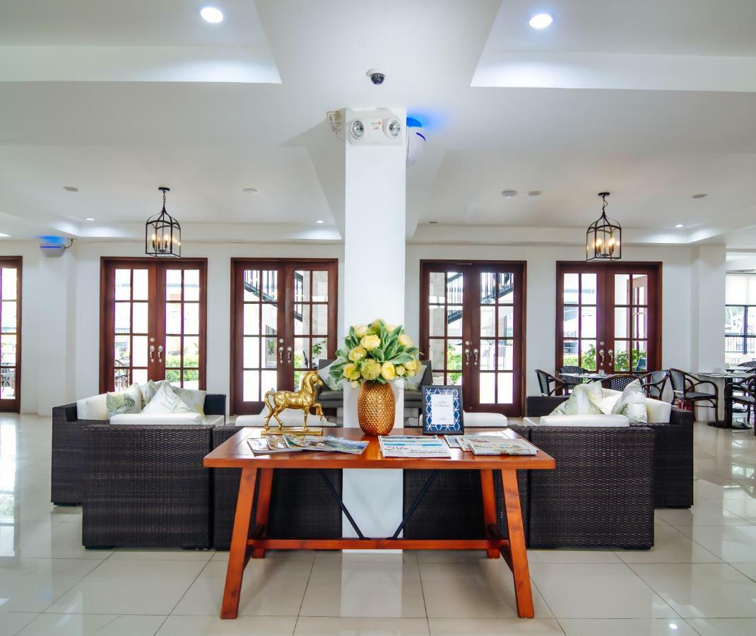 The Mansion Hotel Mabalacat Exterior photo